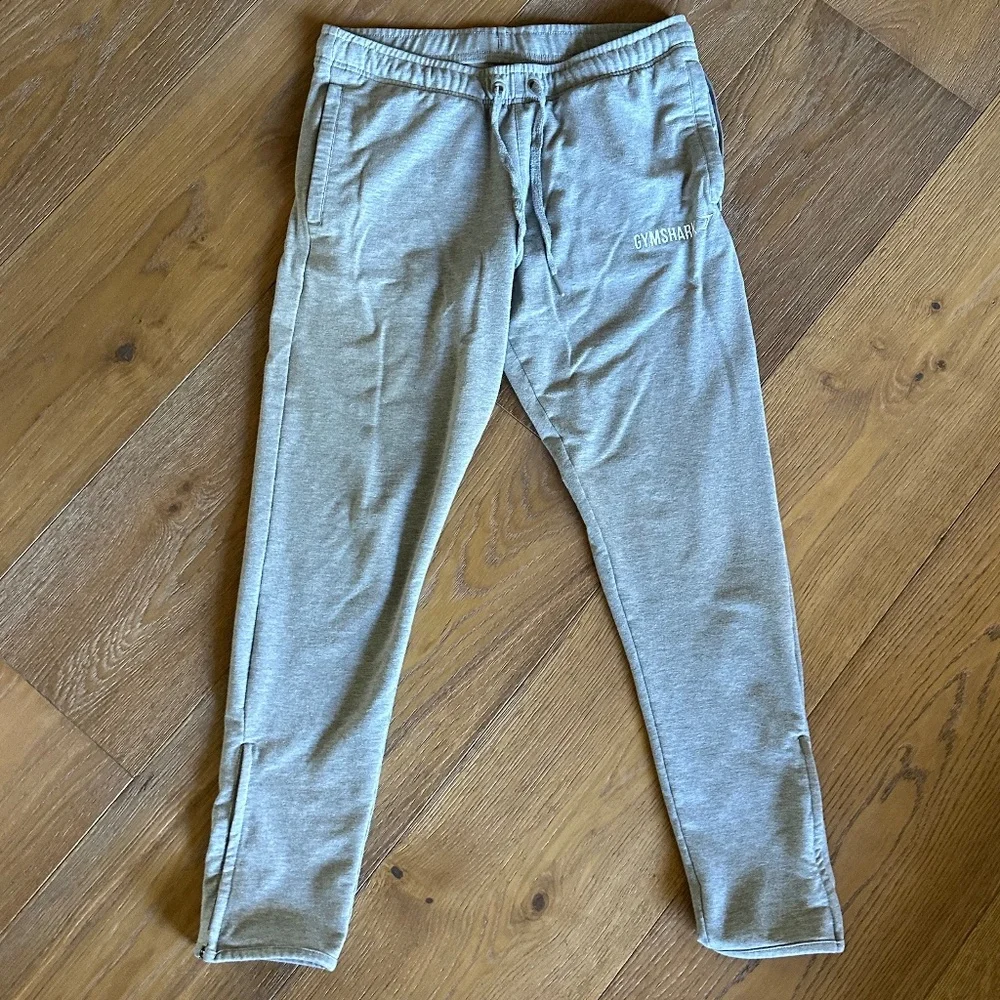 Gymshark Grey Tapered Jogger Sweatpants Men’s Size L